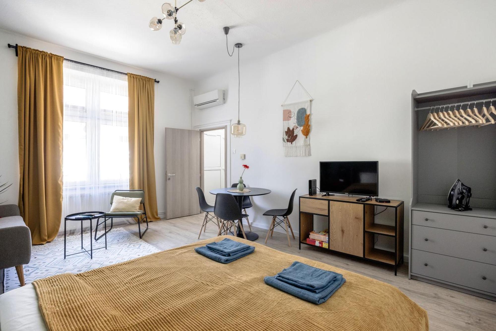 Stylish And Colourful Apartment In The City Centre Budapest Exterior photo